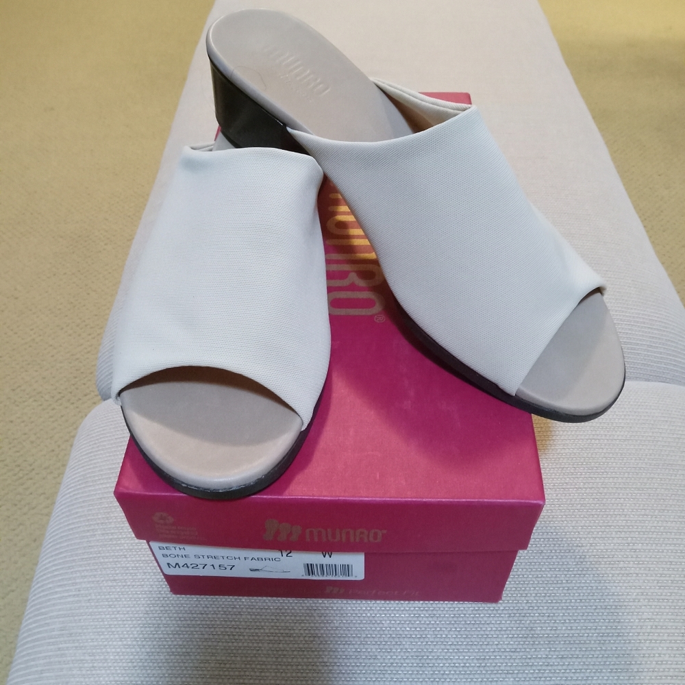Munro Beth 12W Beige